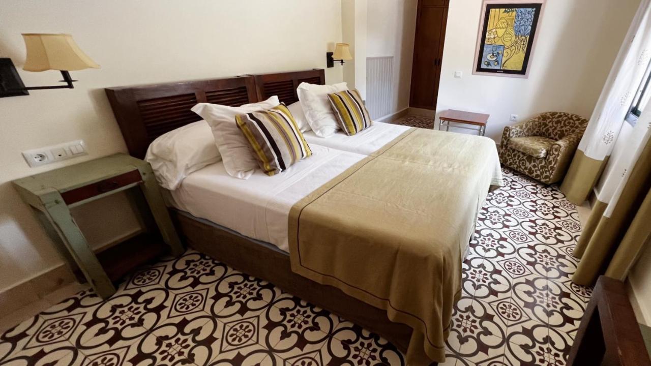 Hotel Sindhura เวเฮร์ เด ลา ฟรอนเตรา ภายนอก รูปภาพ