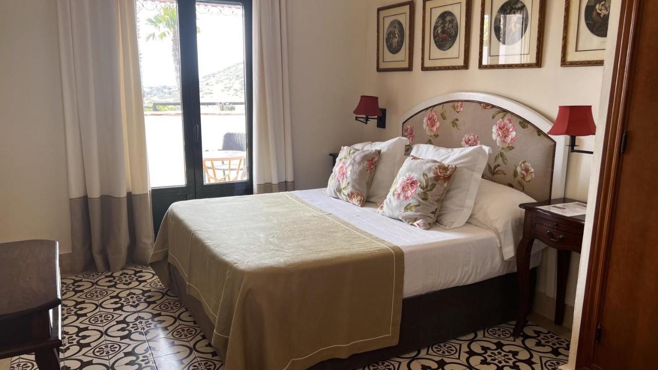 Hotel Sindhura เวเฮร์ เด ลา ฟรอนเตรา ภายนอก รูปภาพ