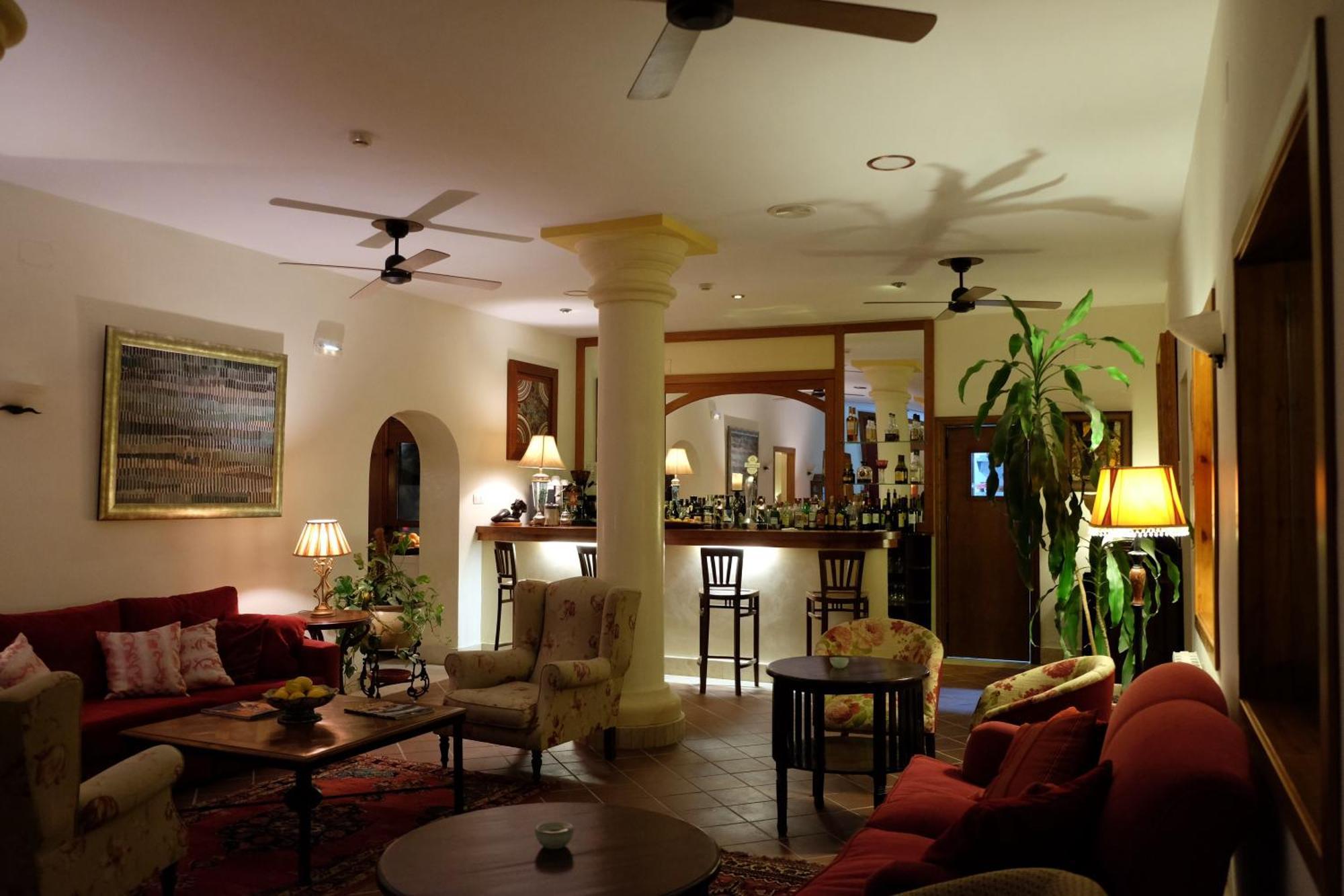 Hotel Sindhura เวเฮร์ เด ลา ฟรอนเตรา ภายนอก รูปภาพ