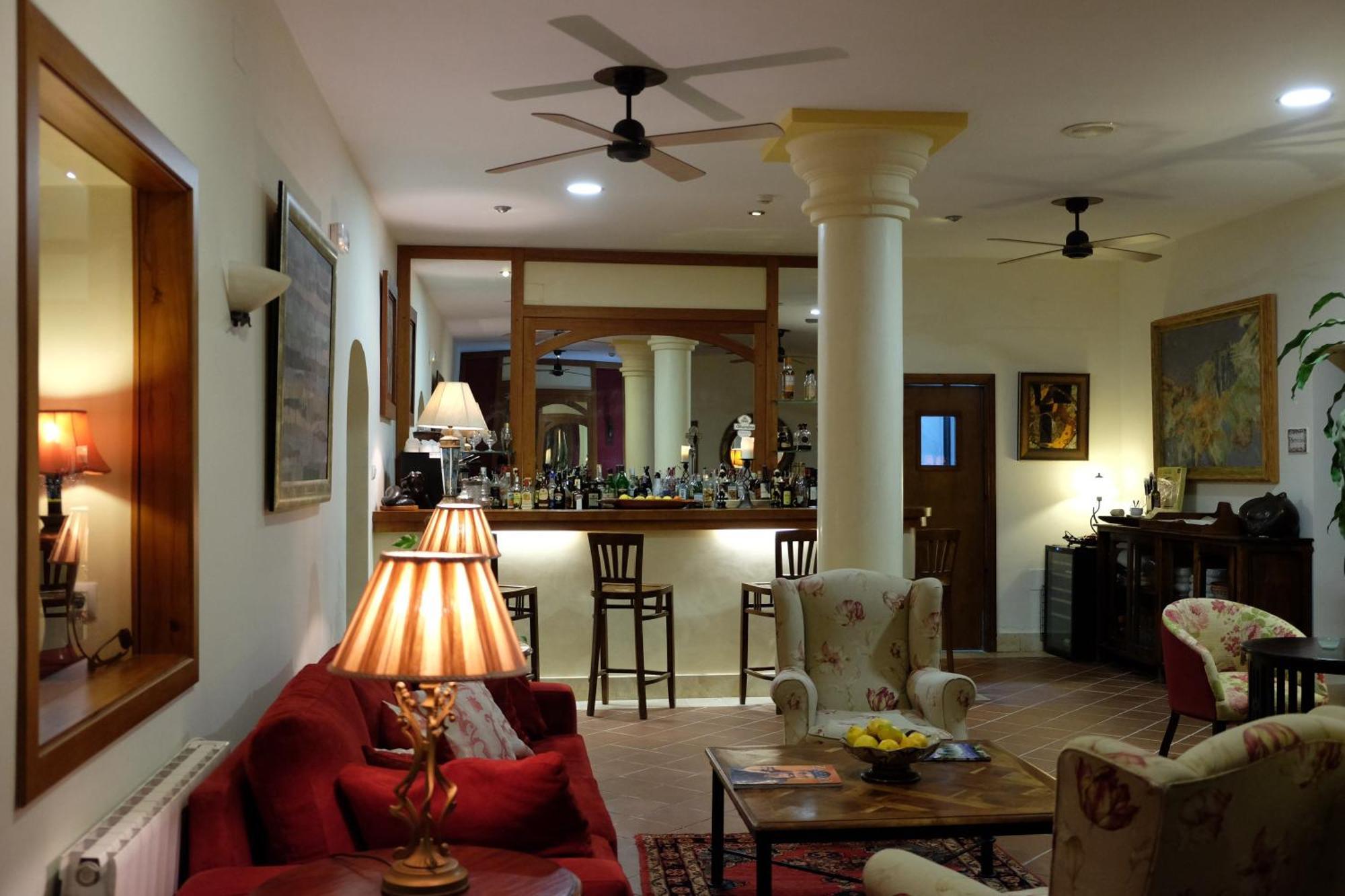 Hotel Sindhura เวเฮร์ เด ลา ฟรอนเตรา ภายนอก รูปภาพ