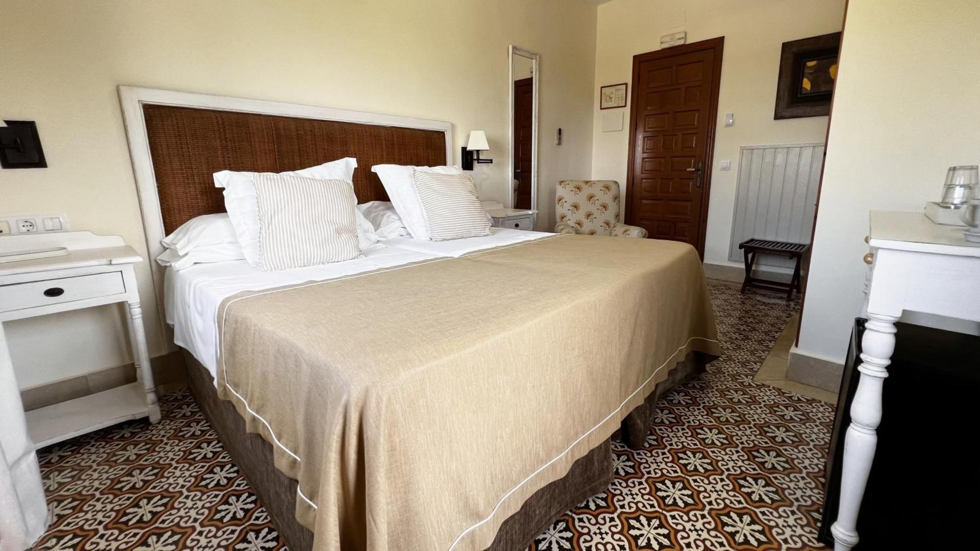 Hotel Sindhura เวเฮร์ เด ลา ฟรอนเตรา ภายนอก รูปภาพ