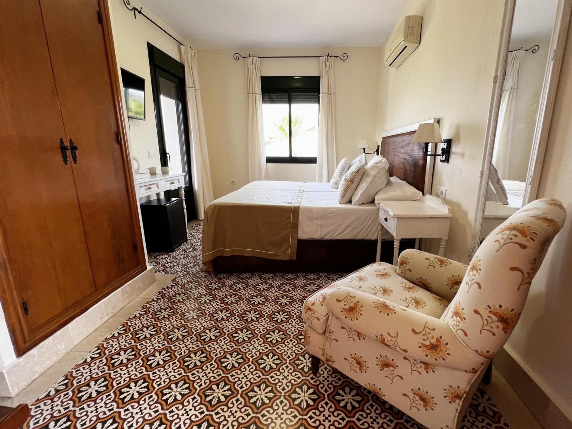 Hotel Sindhura เวเฮร์ เด ลา ฟรอนเตรา ภายนอก รูปภาพ