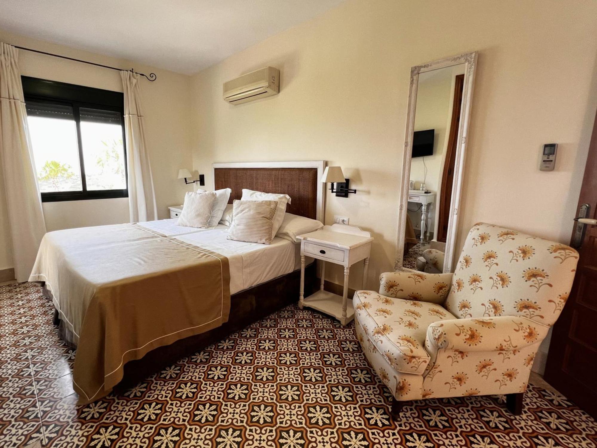 Hotel Sindhura เวเฮร์ เด ลา ฟรอนเตรา ภายนอก รูปภาพ