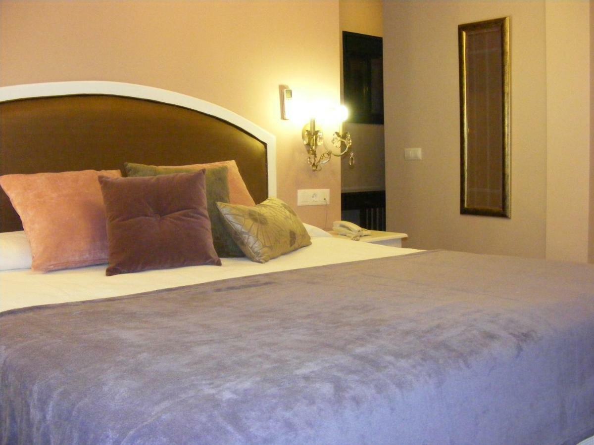 Hotel Sindhura เวเฮร์ เด ลา ฟรอนเตรา ภายนอก รูปภาพ
